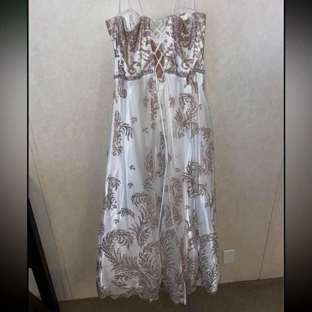 Prom dress - Picture 3 of 5